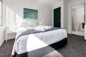 Modern light-filled luxury in Central Auckland